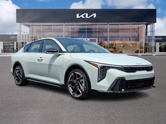 Certified Pre-Owned 2025 Kia K4 GT-Line