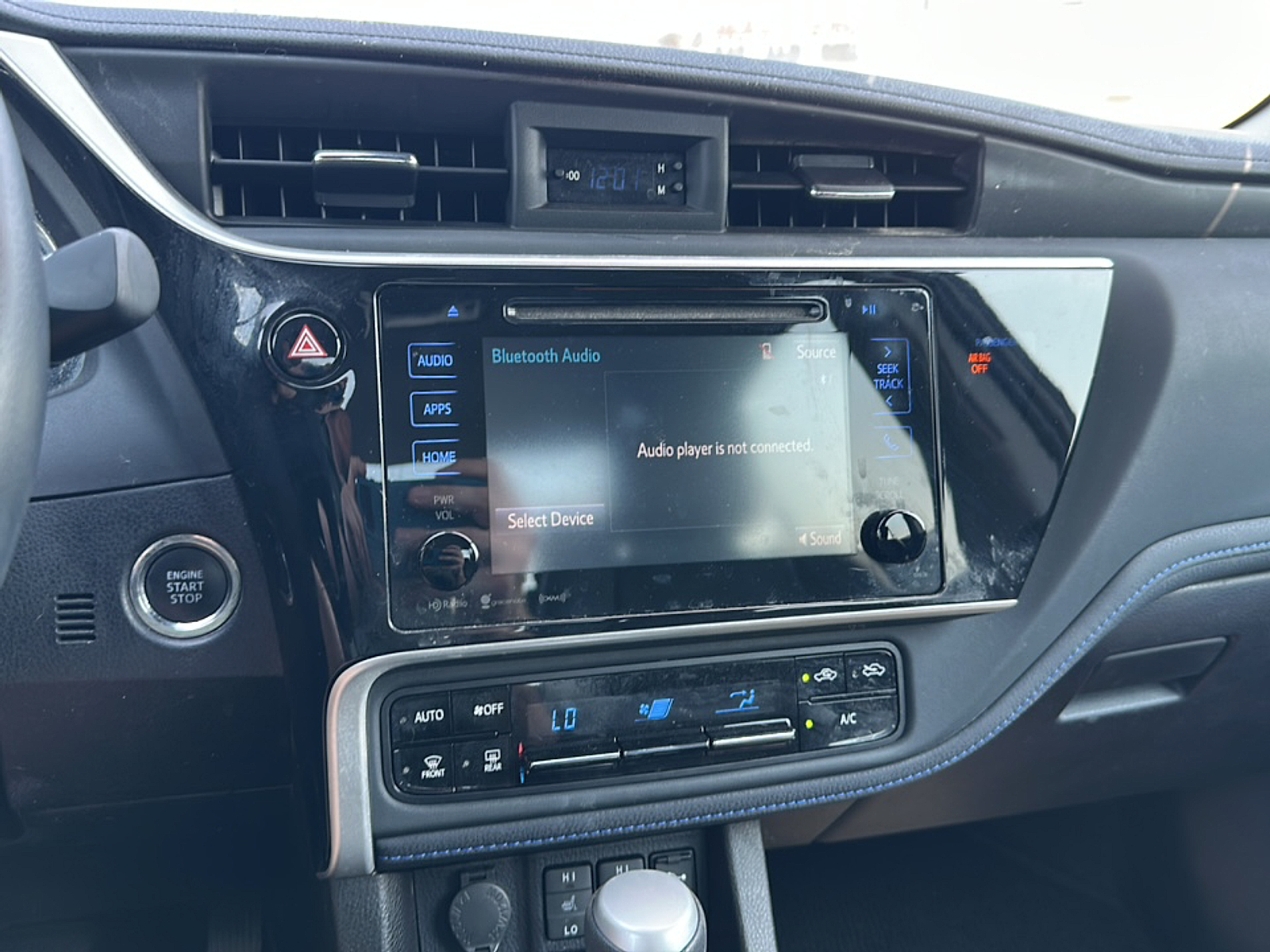 2019 Toyota Corolla XLE photo 9