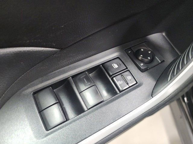 2022 Toyota RAV4 LE photo 18