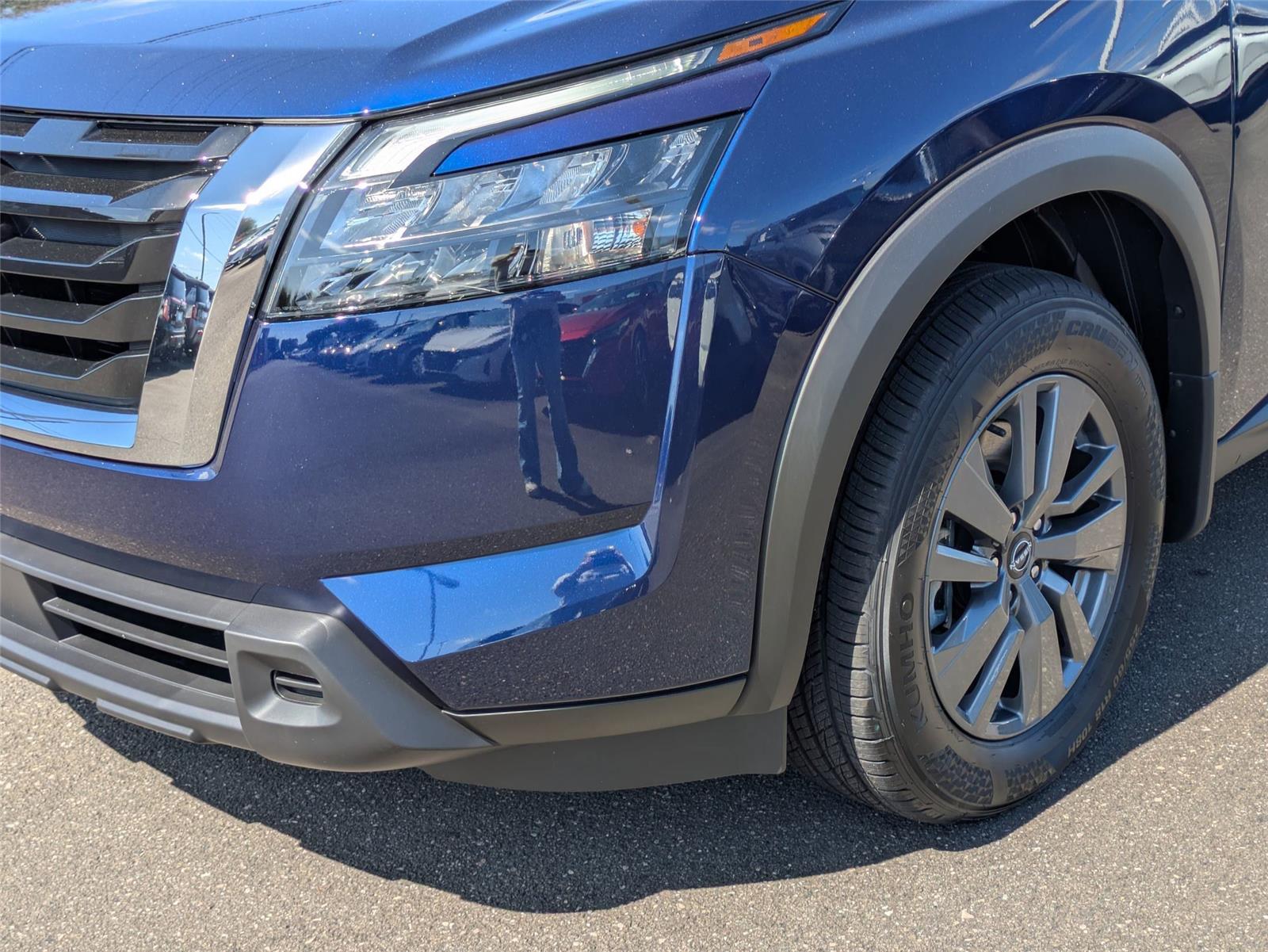 2025 Nissan Pathfinder SV photo 9