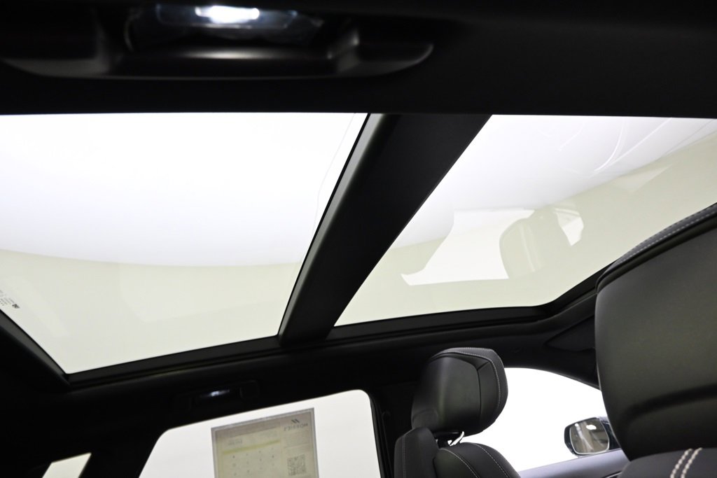 2025 Cadillac Lyriq Luxury photo 16