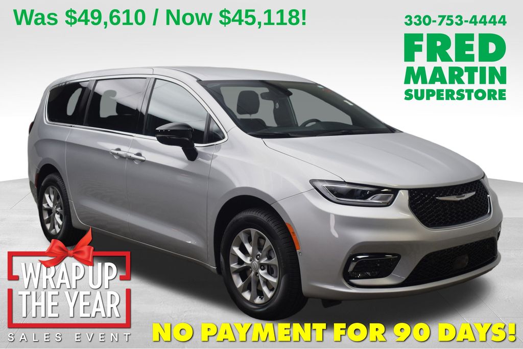 2026 Chrysler Pacifica Select's photo