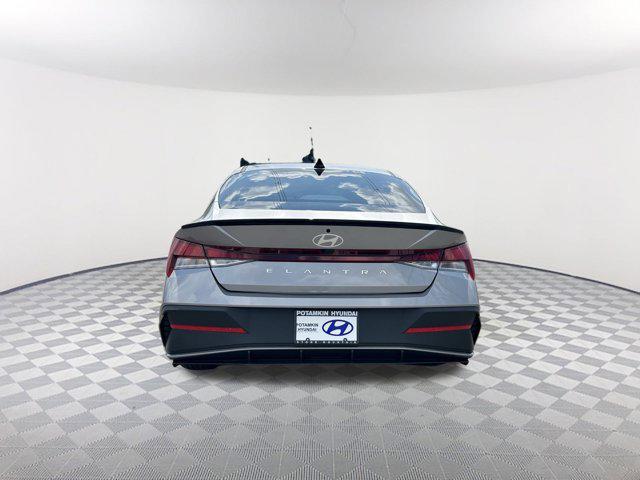 2025 Hyundai Elantra SEL Sport photo 6