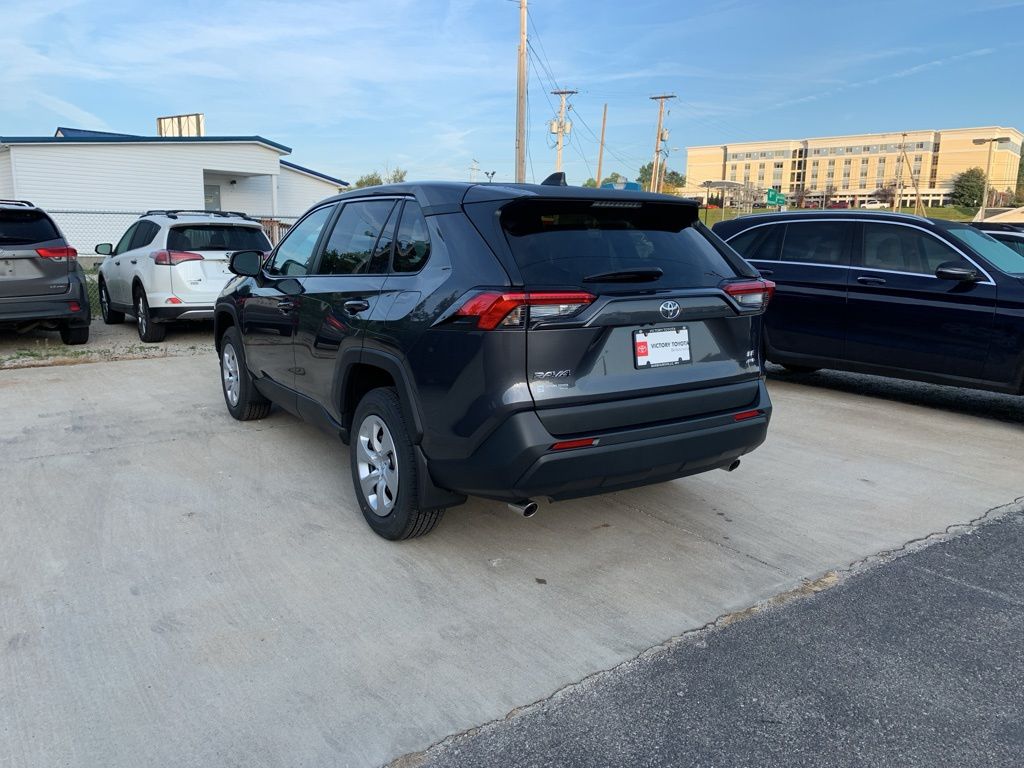 2025 Toyota RAV4 LE photo 4