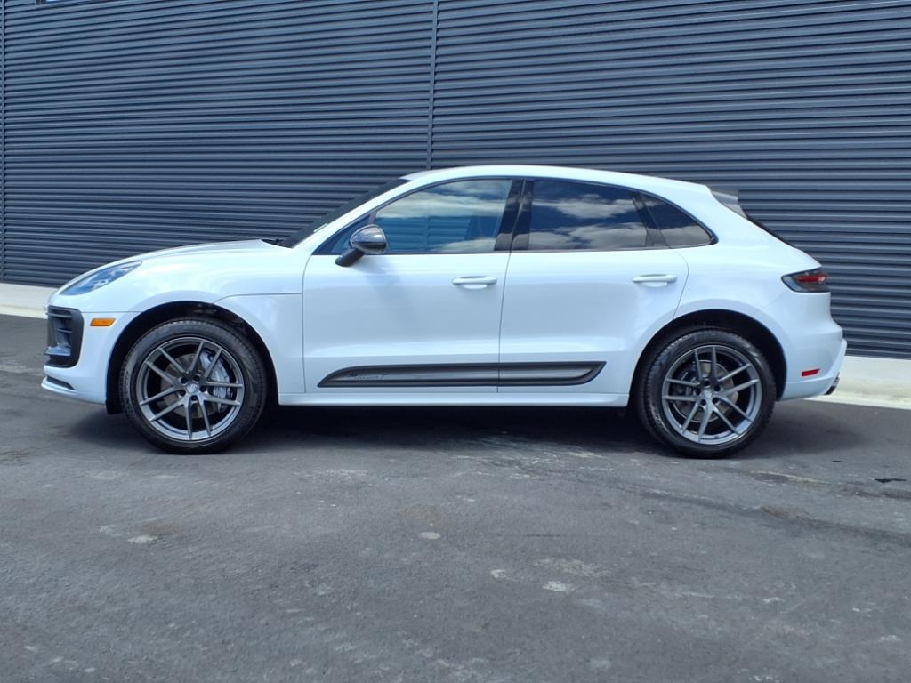 2024 Porsche Macan T photo 2