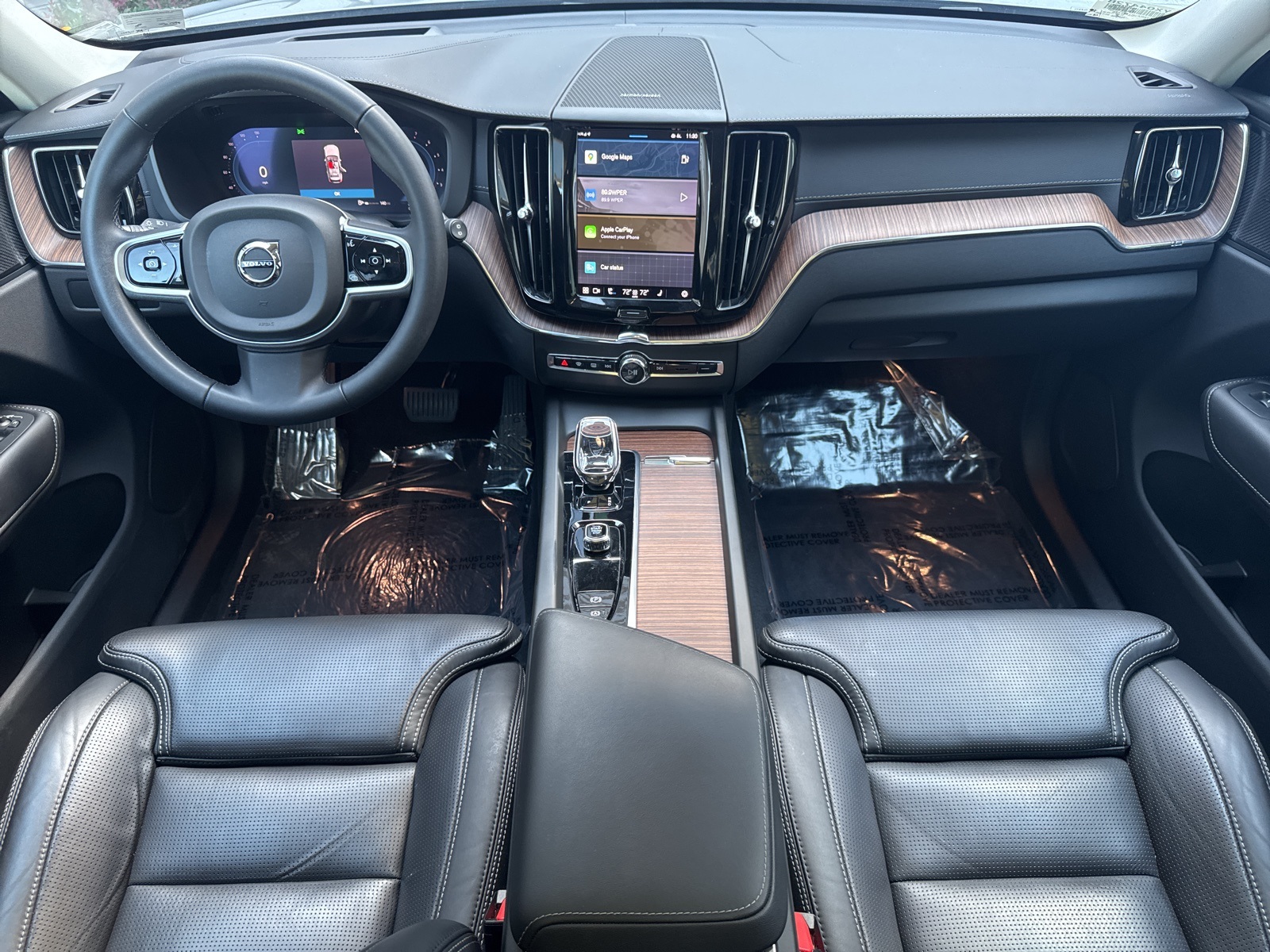 2023 Volvo XC60 B5 Ultimate photo 2