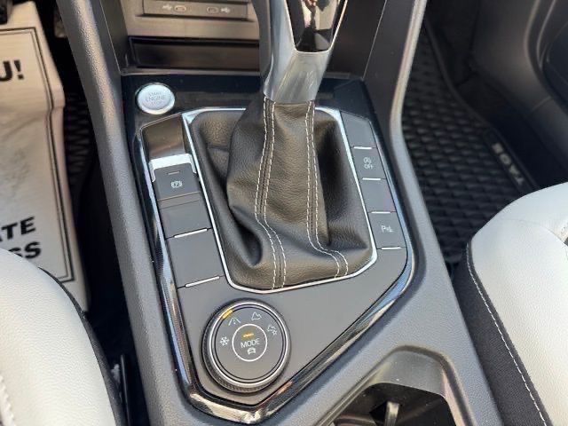 2025 Volkswagen Taos SE photo 23
