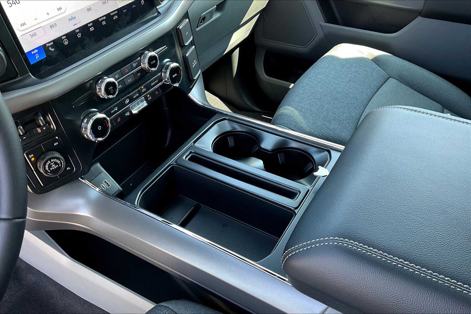 2025 Ford F-150 XLT photo 7