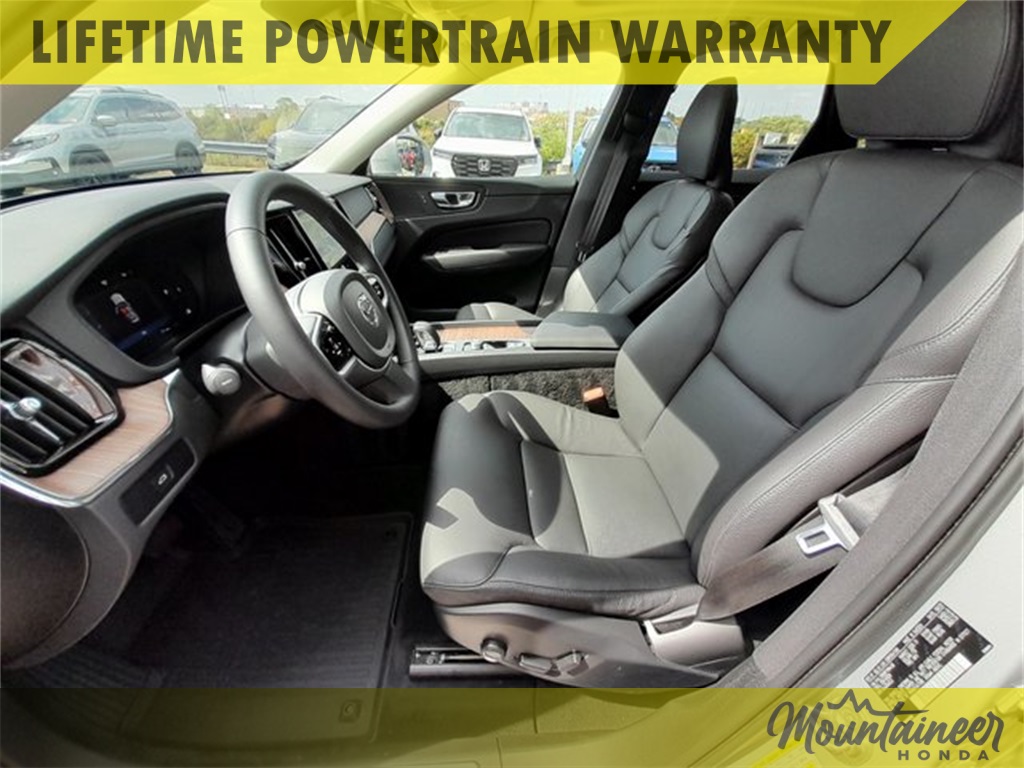 2023 Volvo XC60 B5 Plus photo 28