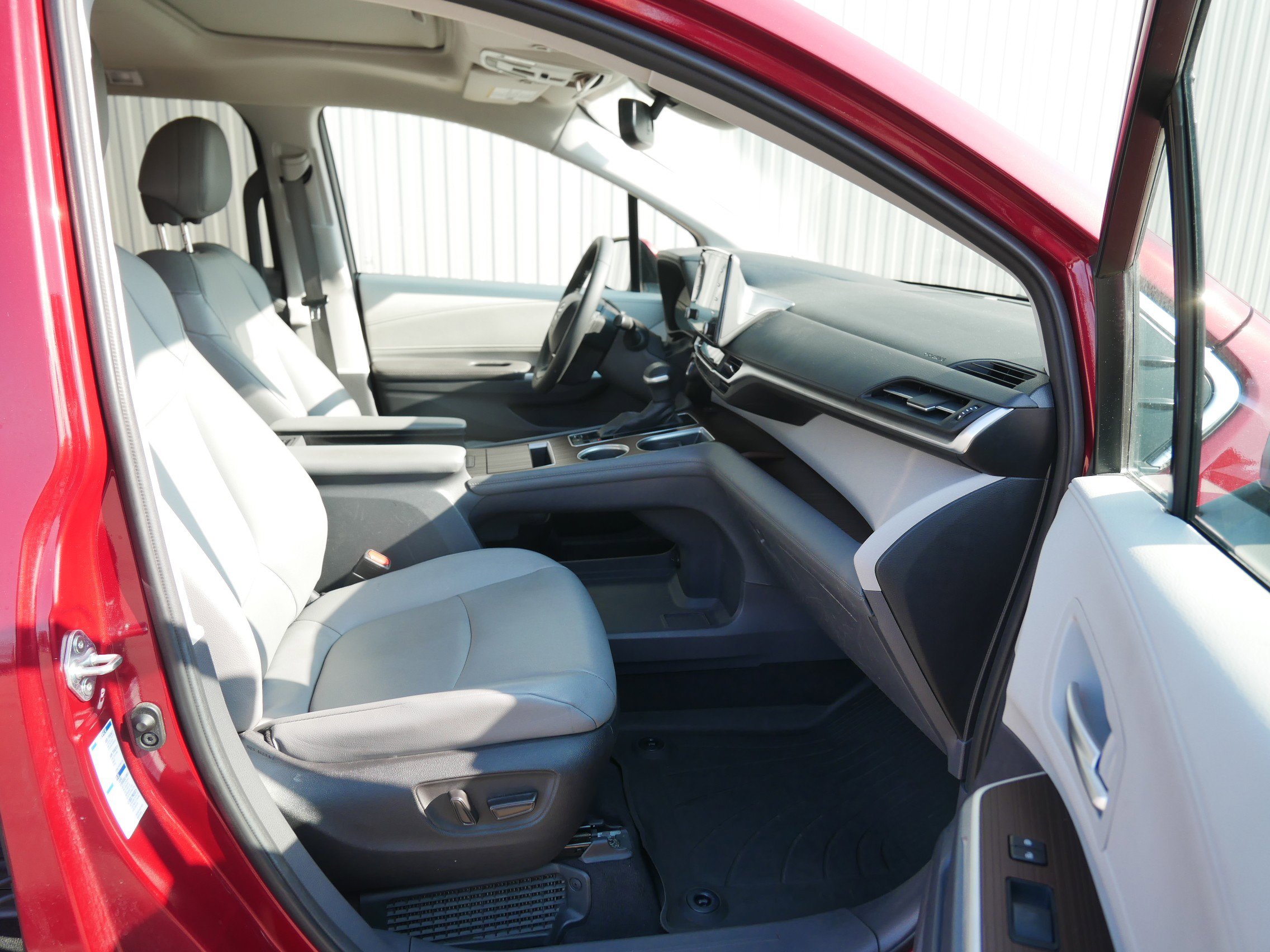 2022 Toyota Sienna XLE photo 15