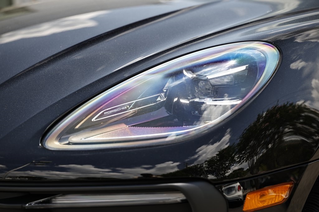 2024 Porsche Macan T photo 11