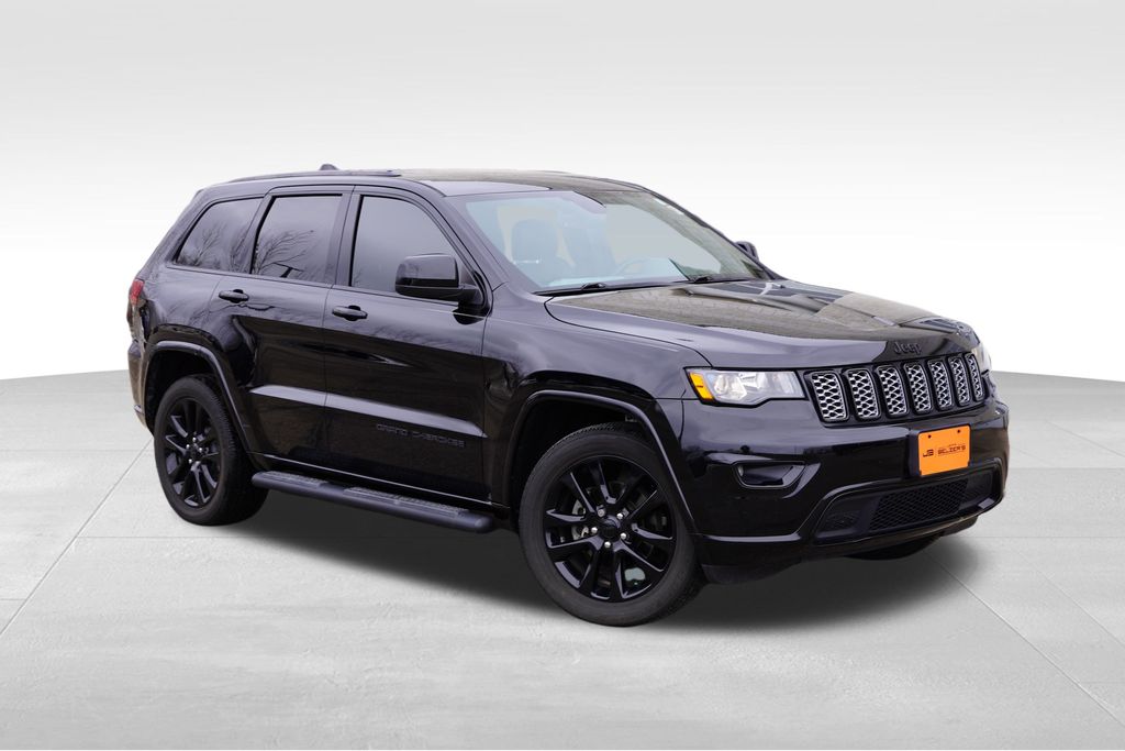 2017 Jeep Grand Cherokee Altitude's photo