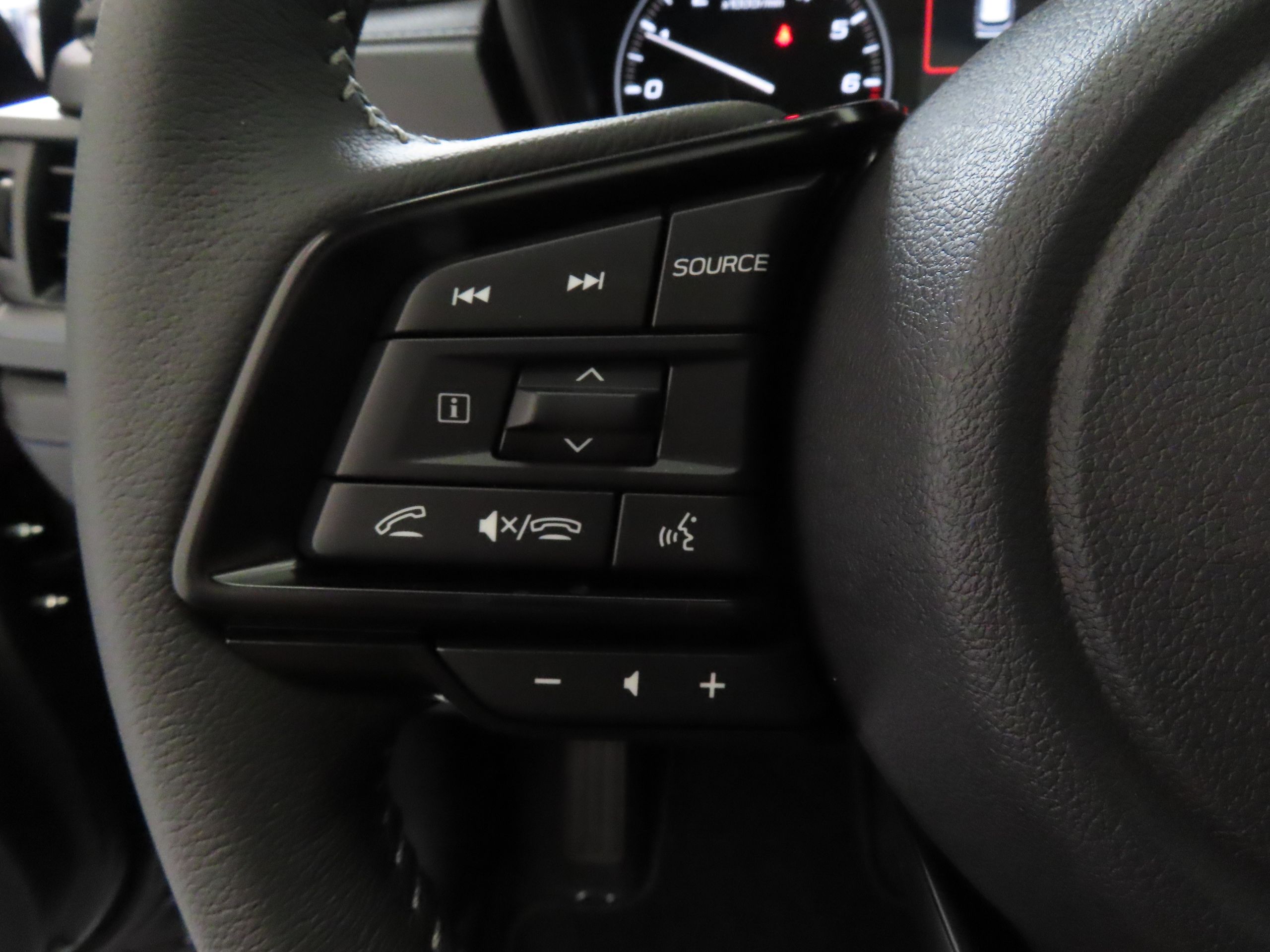 2025 Subaru Forester Premium photo 11