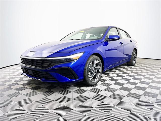 2025 Hyundai Elantra SEL Convenience photo 2