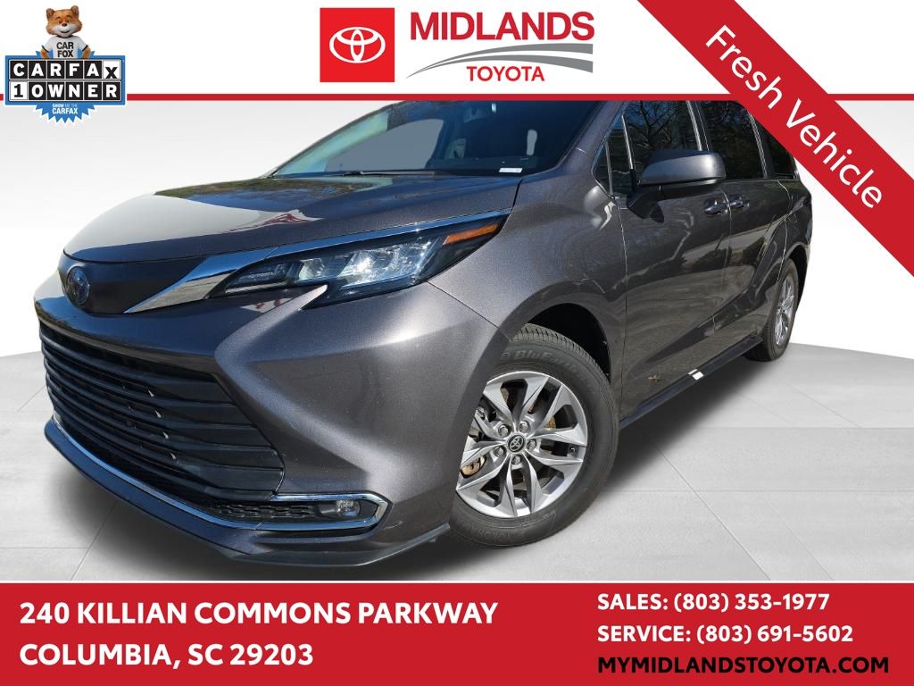 2022 Toyota Sienna XLE's photo