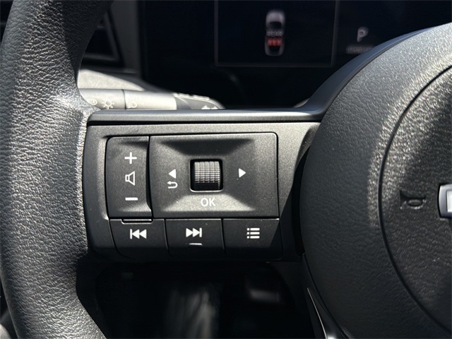 2025 Nissan Kicks SV photo 17