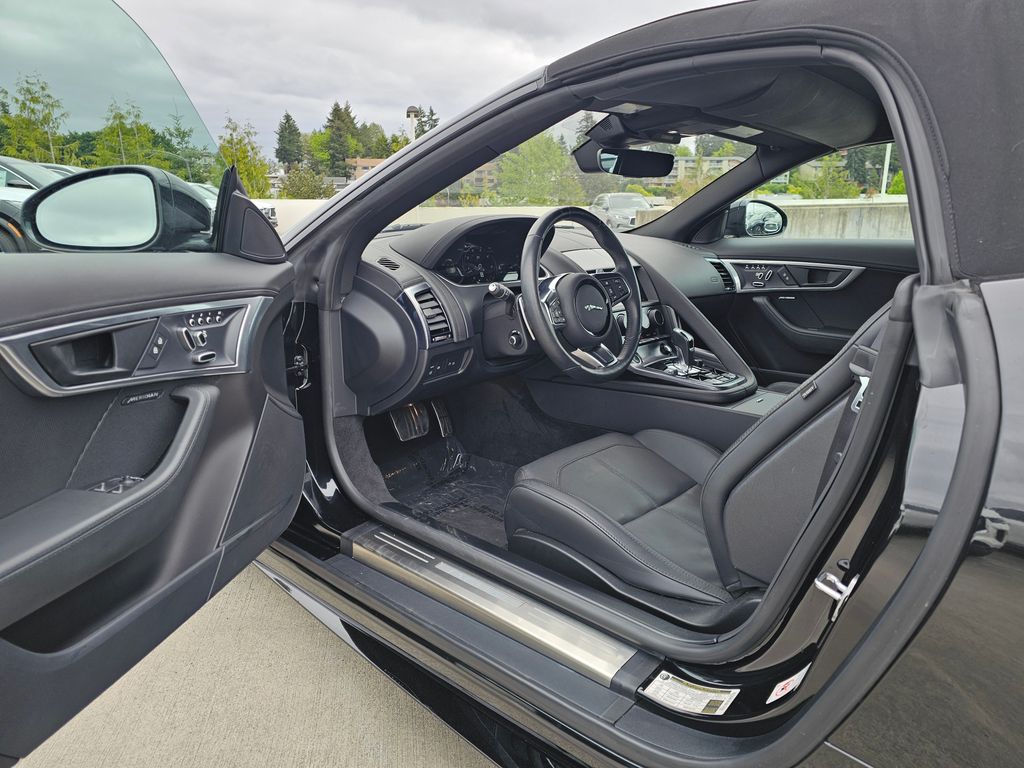 2021 Jaguar F-TYPE R-Dynamic photo 13