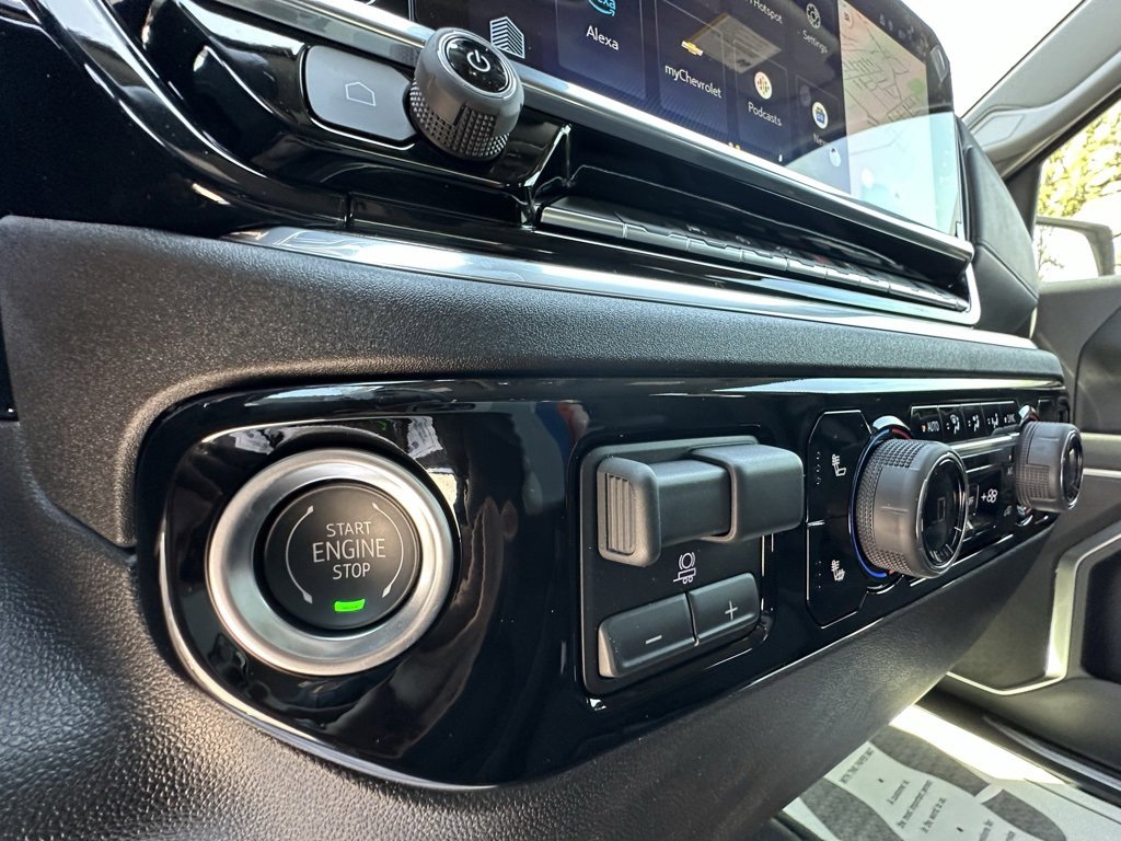 2025 Chevrolet Silverado 1500 LT photo 25