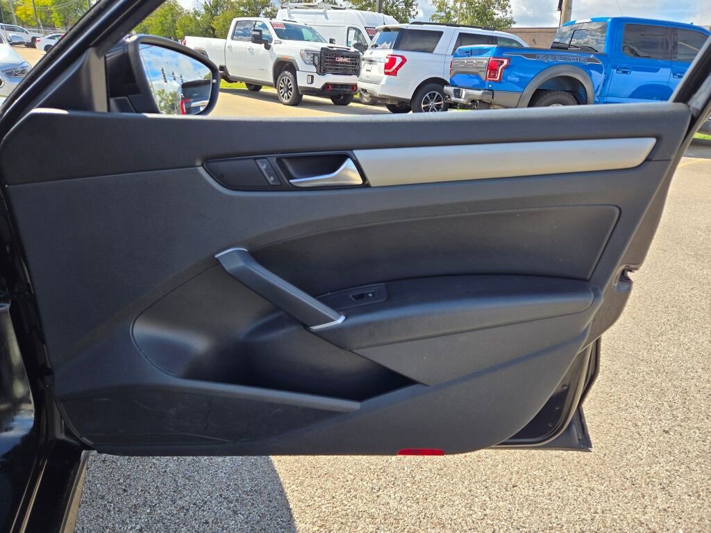 2021 Volkswagen Passat 2.0T SE photo 6