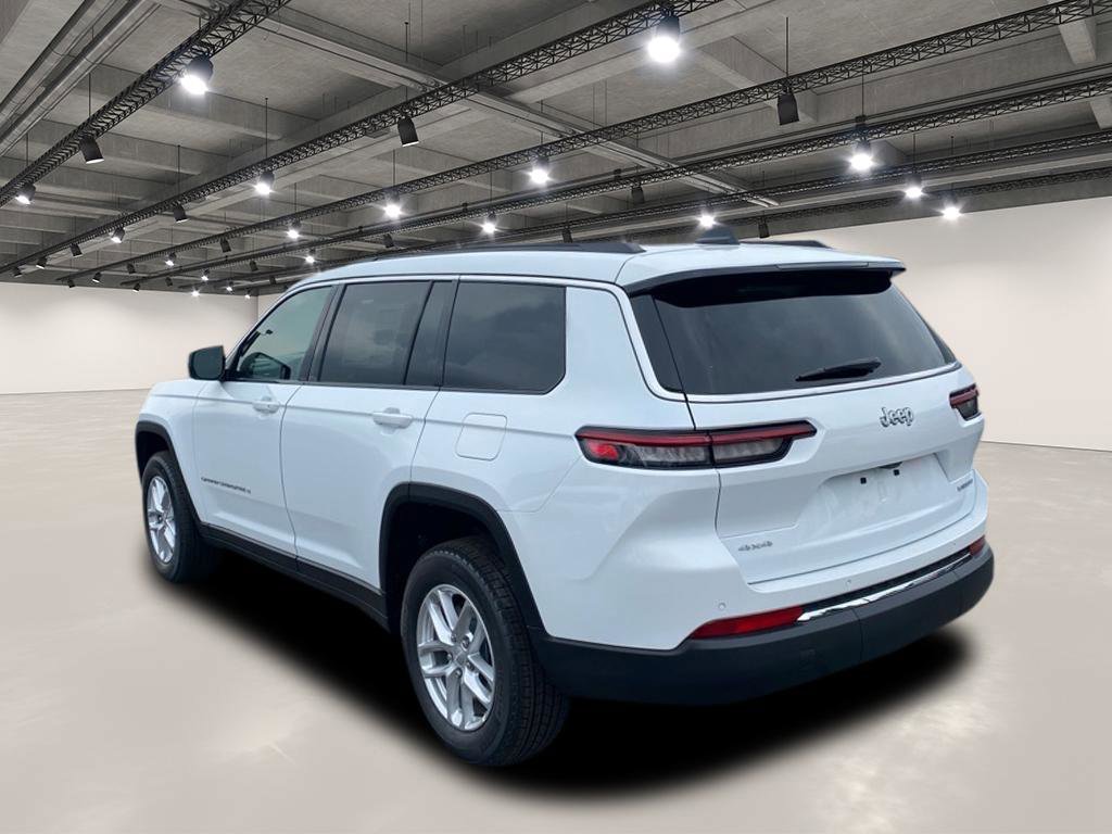 2025 Jeep Grand Cherokee Laredo X photo 3