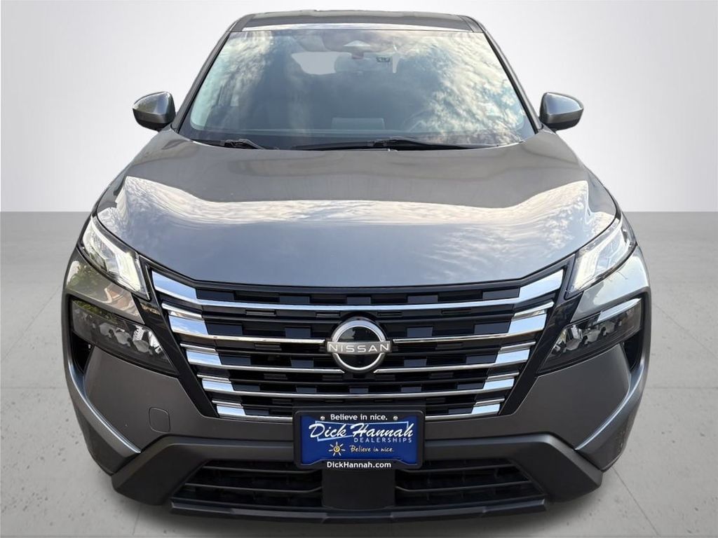 2024 Nissan Rogue SV photo 3
