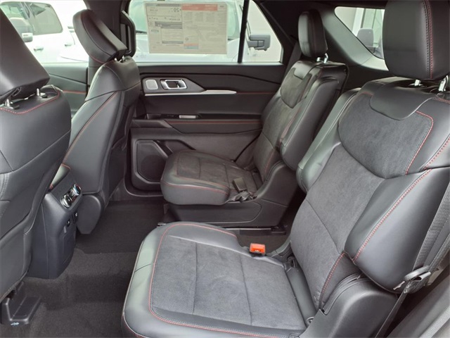 2025 Ford Explorer ST photo 6