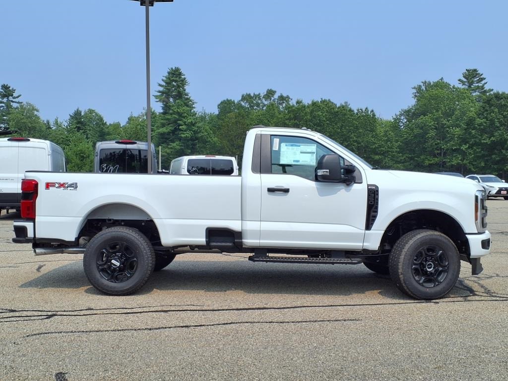 2025 Ford F-350 photo 2