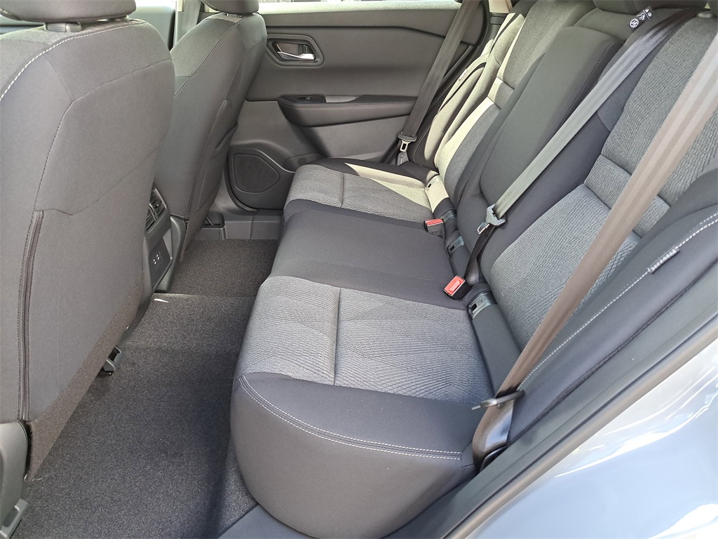 2026 Nissan Rogue SV photo 12