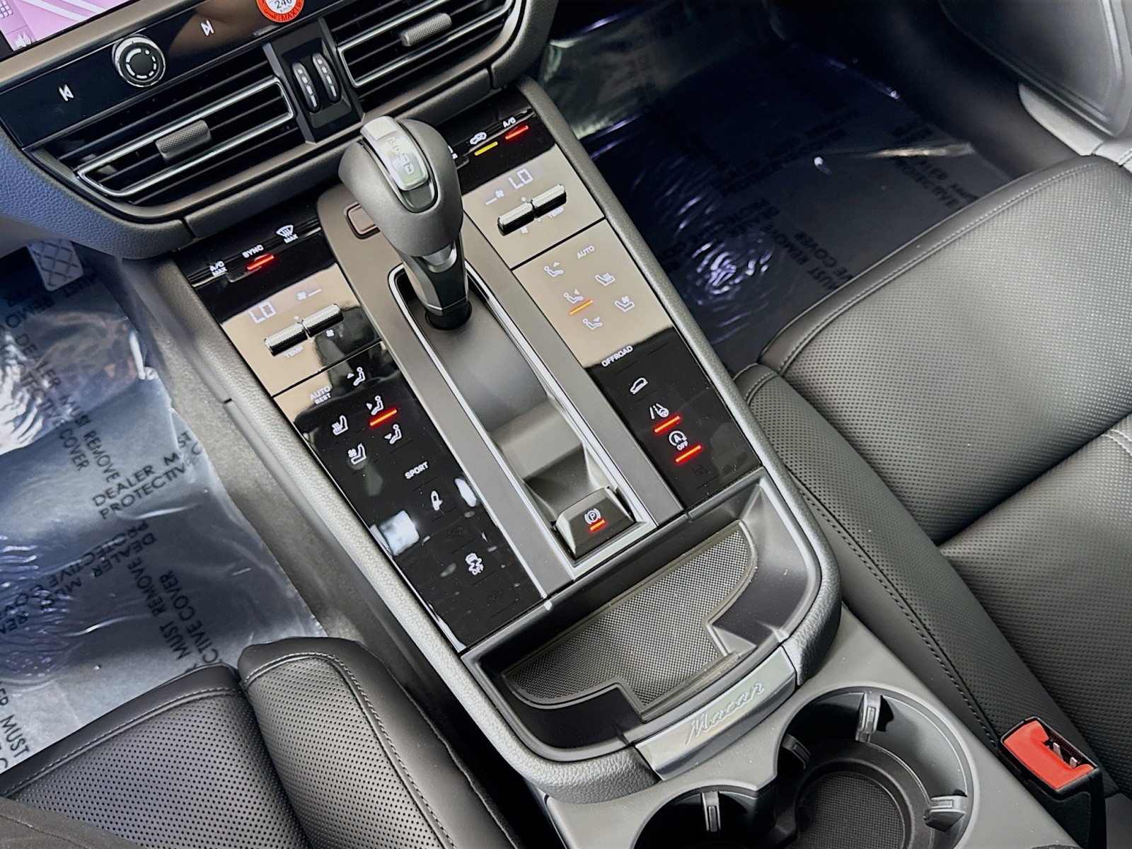 2025 Porsche Macan S photo 18