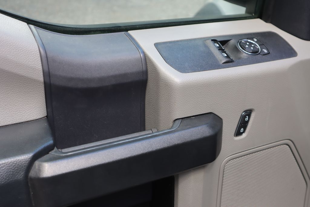 2022 Ford F-550 photo 11