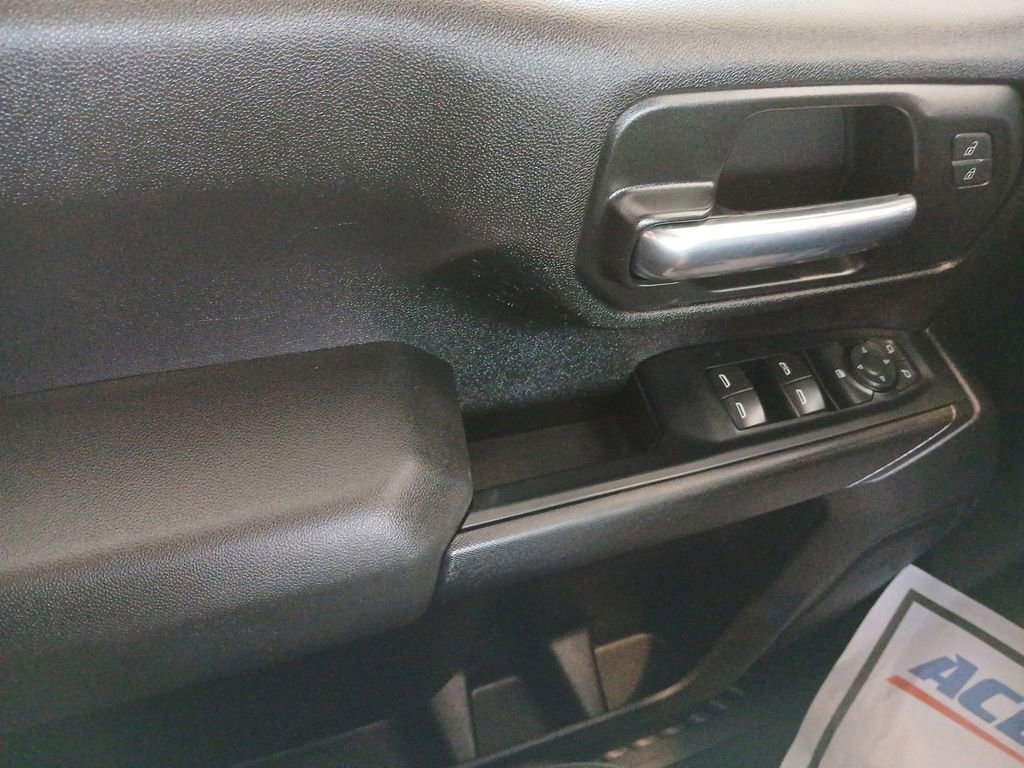 2024 Chevrolet Silverado 2500HD Custom photo 21