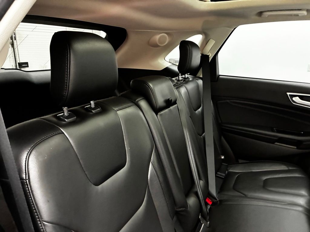 2020 Ford Edge Titanium photo 26