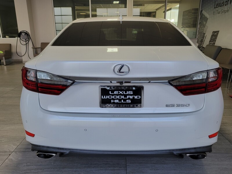 2016 Lexus ES 350 photo 4