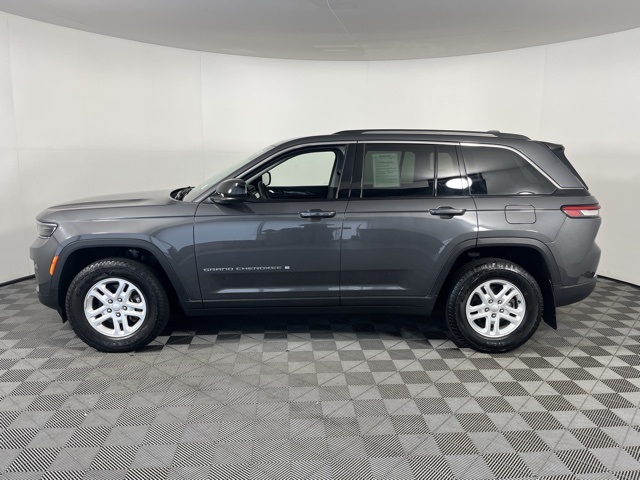 2022 Jeep Grand Cherokee Laredo photo 2