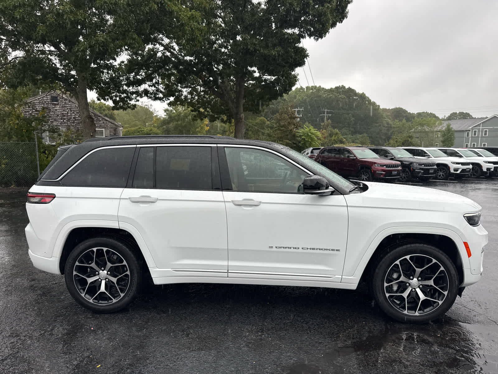 2024 Jeep Grand Cherokee Summit photo 3