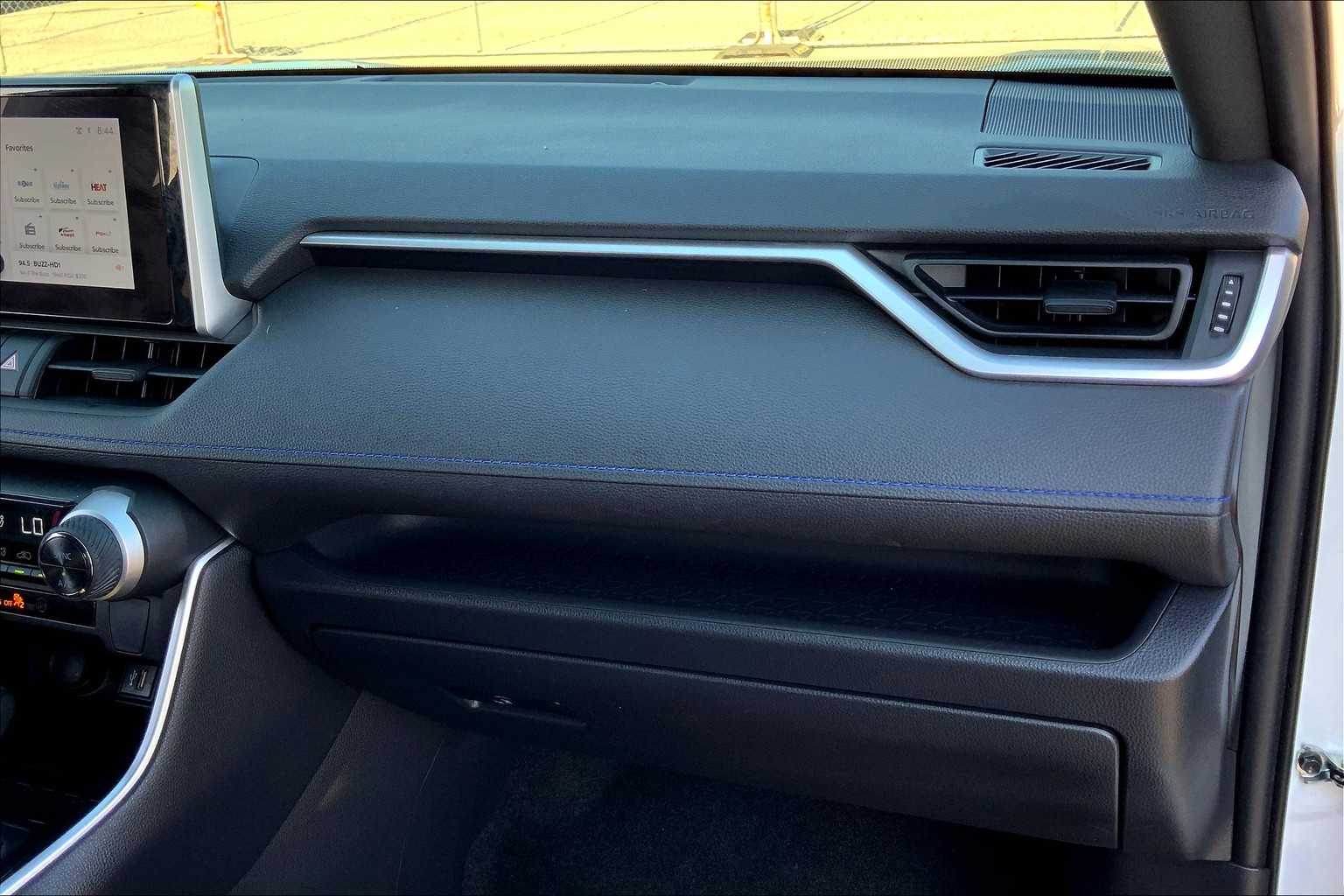 2024 Toyota RAV4 Hybrid SE photo 17