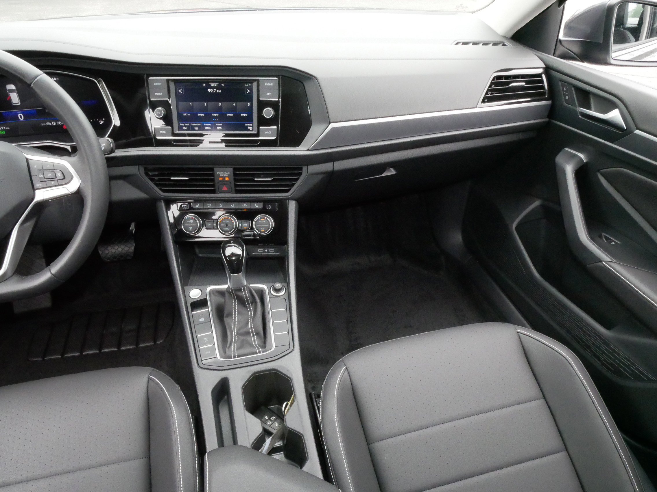 2024 Volkswagen Jetta SE photo 11