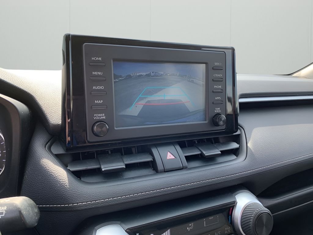 2019 Toyota RAV4 LE photo 18
