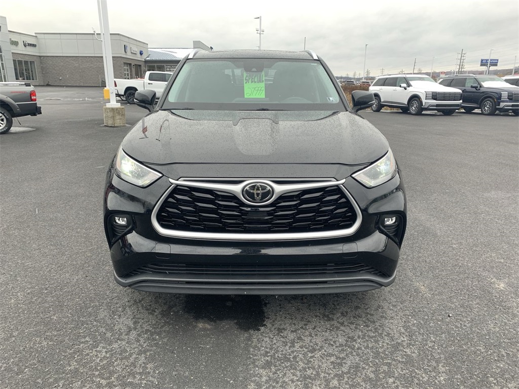2021 Toyota Highlander XLE photo 3