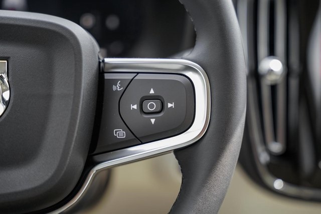 2026 Volvo XC40 AWD photo 21
