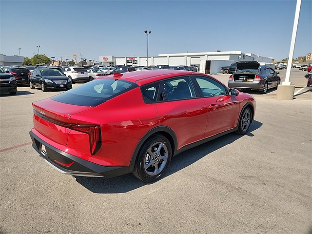 2025 Kia K4 LXS photo 2