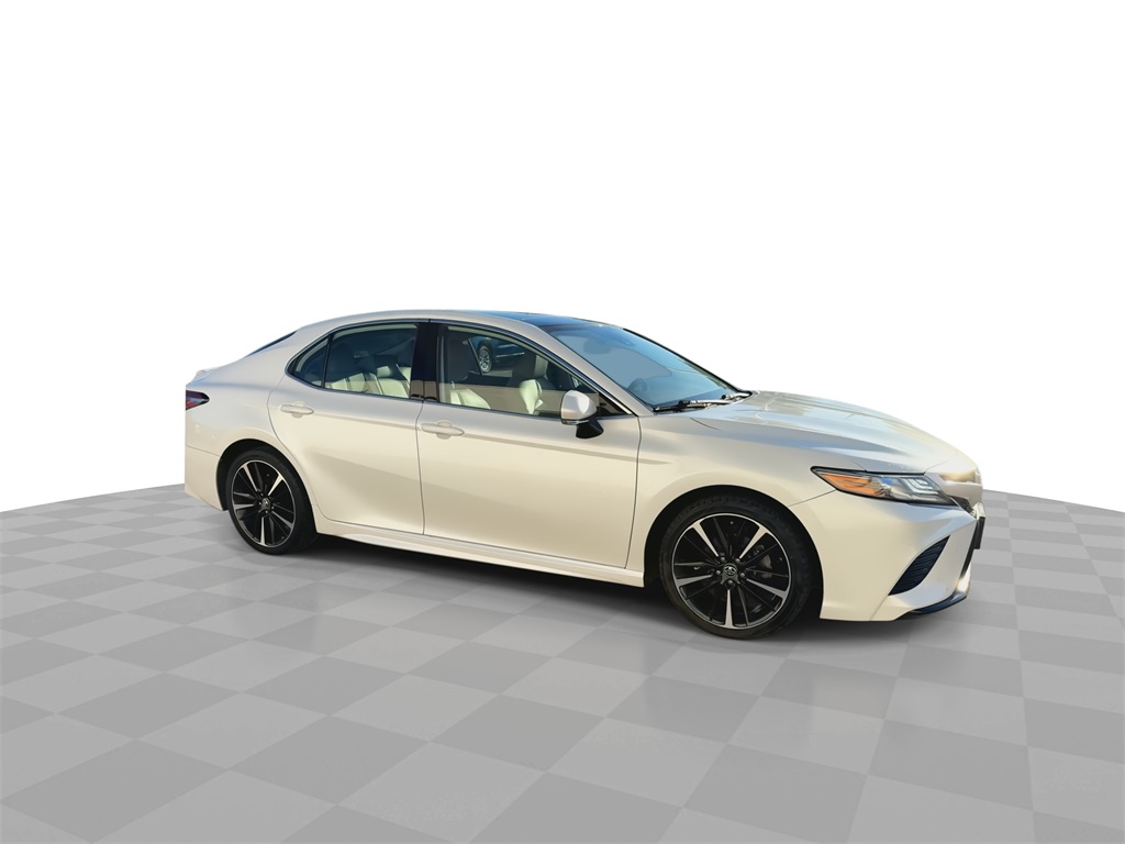 2019 Toyota Camry XSE photo 2