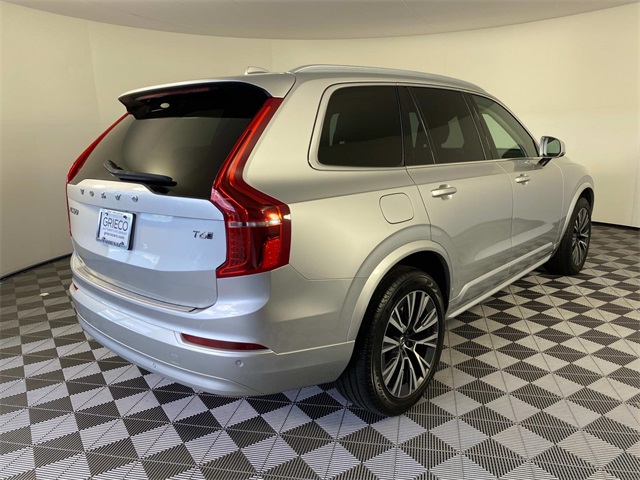 2022 Volvo XC90 T6 Momentum photo 8