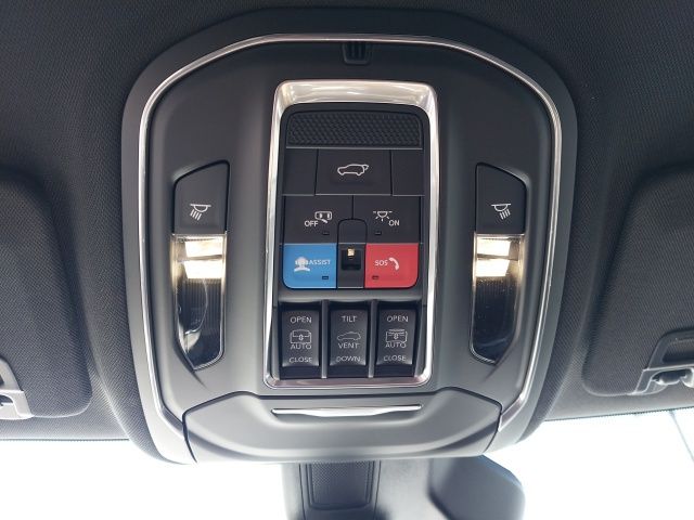 2025 Jeep Grand Cherokee Limited photo 13