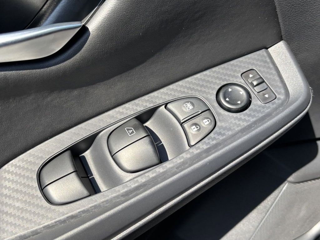 2025 Nissan Sentra SV photo 19
