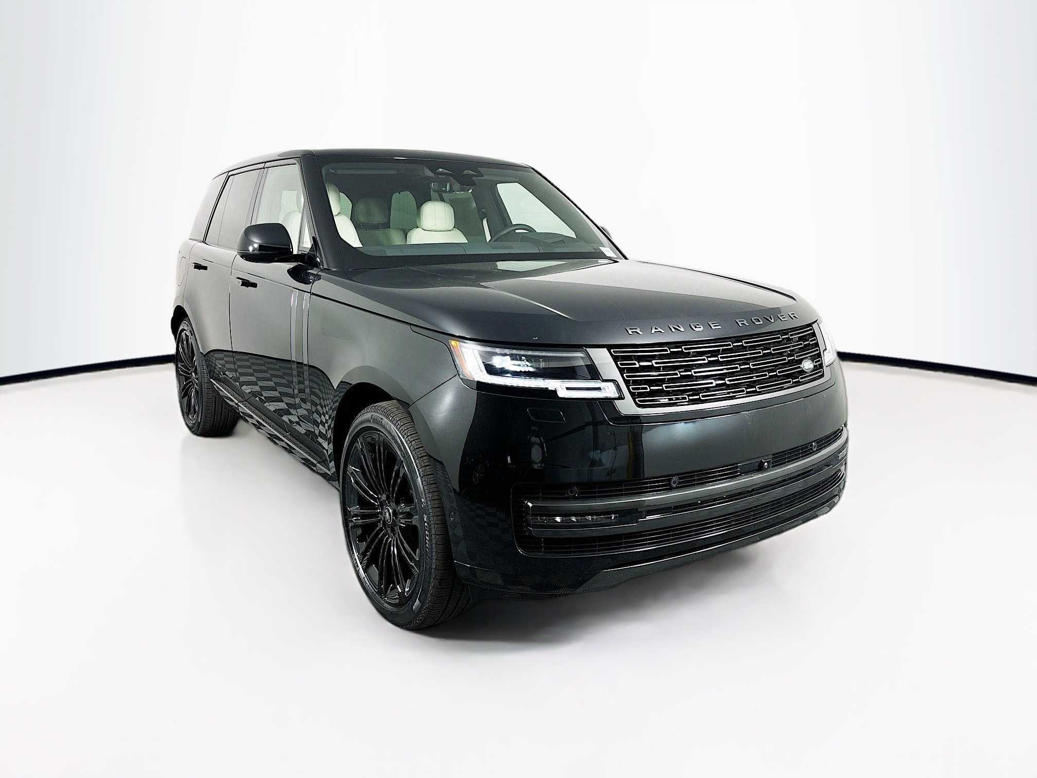 2025 Land Rover Range Rover SE photo 3