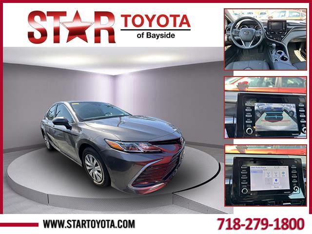2022 Toyota Camry LE's photo