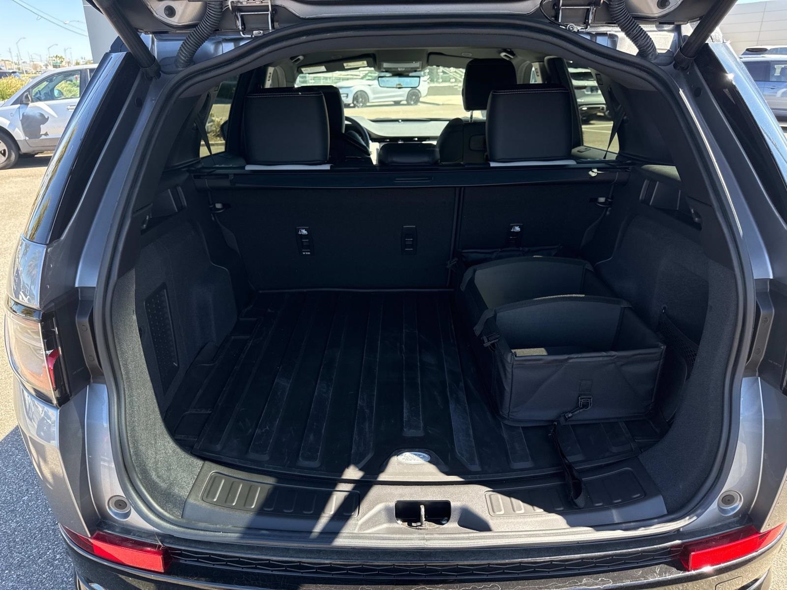 2025 Land Rover Discovery Sport SE photo 7
