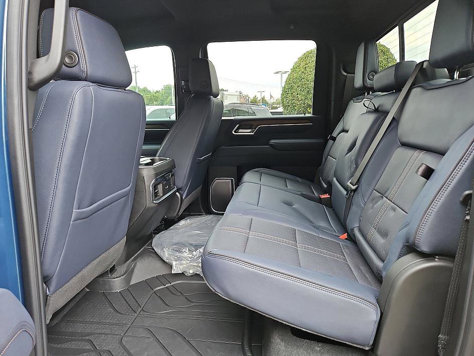 2025 Chevrolet Silverado 2500HD High Country photo 11