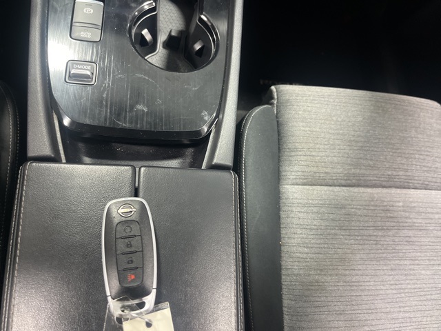 2023 Nissan Rogue SV photo 16